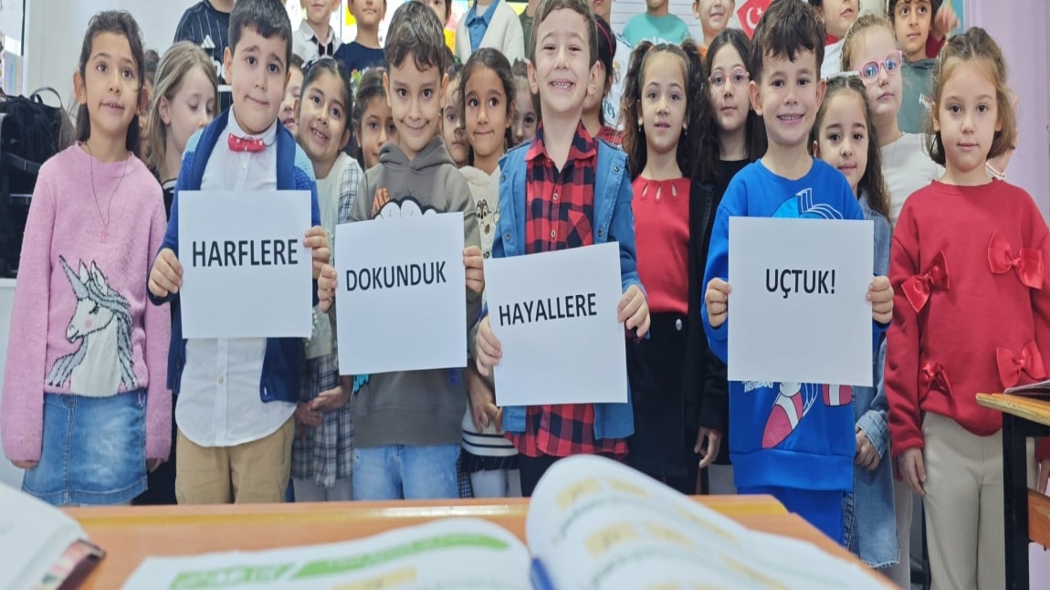 1E Sınıfı''Harflere Dokunduk,Hayallere Uçtuk''